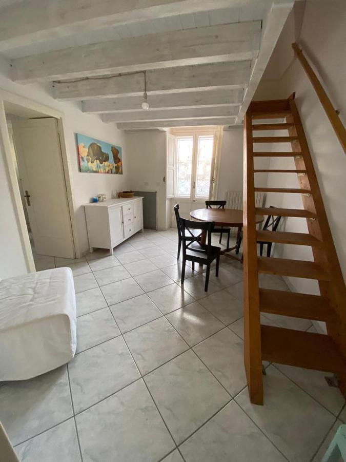 Appartamento In Pieno Centro A Лече Екстериор снимка
